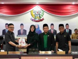 Hadiri Paripurna Penyampaian LKPJ Gubernur, Sekda Jufri Rahman Sampaikan Realisasi APBD dalam LKPJ 2024