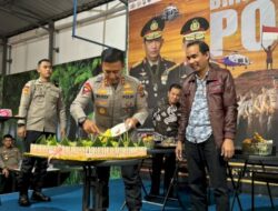 Peringati Hari Bhayangkara ke-79, Anak Rakyat Bersama Polda Sulsel Salurkan 1.079 Paket Sembako untuk Petugas Kebersihan