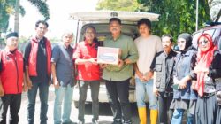 Usai Pantau Kerja Bakti, Bupati Bantaeng Terima Bantuan Sembako dari Baguna PDI-P Sulsel