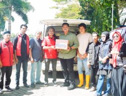 Usai Pantau Kerja Bakti, Bupati Bantaeng Terima Bantuan Sembako dari Baguna PDI-P Sulsel