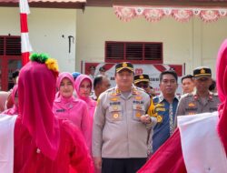 Kapolres Selayar Disambut Tarian Adat di Polsek Bontomatene, Kunjungi Rumah Warga Kurang Mampu