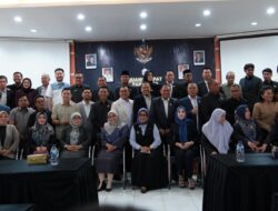 Suasana Paripurna Perdana DPRD Sulsel di Luar Kantor Sejak 1976, Gedung Lama Dibakar Massa