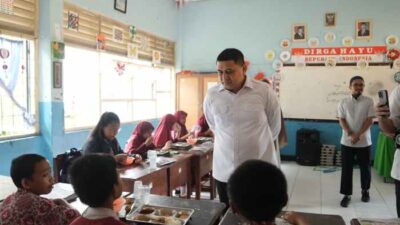 Munafri Geleng Kepala Lihat Fasilitas Rusak dan MBG di SDN Monginsidi