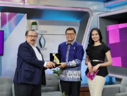 Kepala BPOM RI Taruna Ikrar Raih Anugerah Kepemimpinan Visioner Pengawasan Obat dan Makanan dari GP Farmasi Indonesia