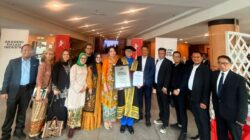 Dunia Internasional Akui Kiprah Taruna Ikrar, Ribuan Peserta Saksi UTM Malaysia Sematkan Adjunct Professor Bidang Farmakologi “Advanced Cell Gene Therapy”