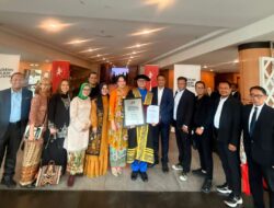 Dunia Internasional Akui Kiprah Taruna Ikrar, Ribuan Peserta Saksi UTM Malaysia Sematkan Adjunct Professor Bidang Farmakologi “Advanced Cell Gene Therapy”