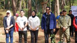 Pelepasan KKN, Bupati Bantaeng Bersama Forkopimda dan Mahasiswa Unhas Tanam 3 Ribu Bibit Pohon