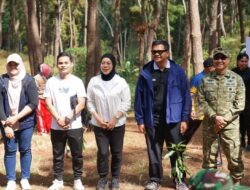 Pelepasan KKN, Bupati Bantaeng Bersama Forkopimda dan Mahasiswa Unhas Tanam 3 Ribu Bibit Pohon