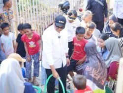 Kemudikan Langsung Mobil Tangki, Bupati Bantaeng Distribusikan Bantuan Air Bersih